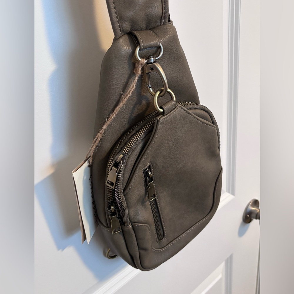 Antik Kraft | Adjustable Crossbody Sling Bag- Olive - Picture 2 of 5